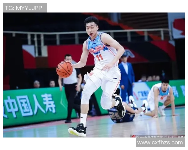 齐麟：从篮球新星到职业生涯的辉煌之路，探索他的成长与挑战